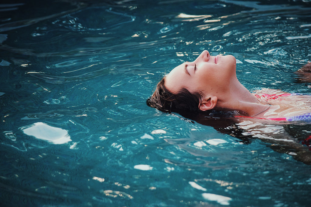 7 Ways to Protect Your Hair When Swimming